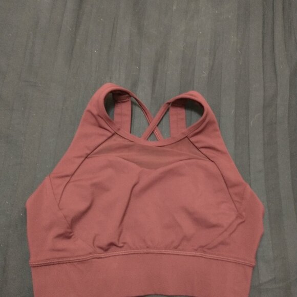 NEW!! LULULEMON HIGH IMPACT SPORTS BRA IN BURGUNDY - Picture 1 of 2